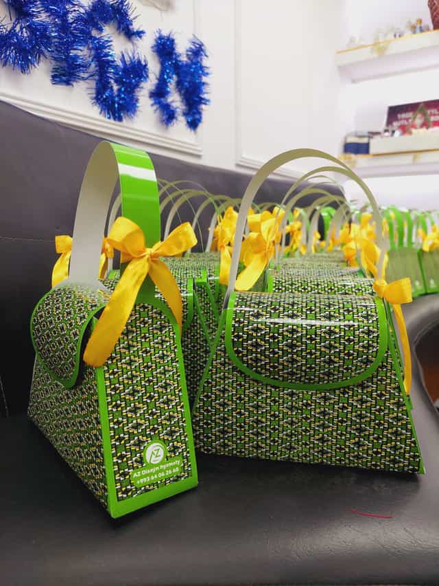 Az Dizayn hyzmaty reklama mahabat pecat Logo cyzmak Pecat etmek Wizitka Flayer