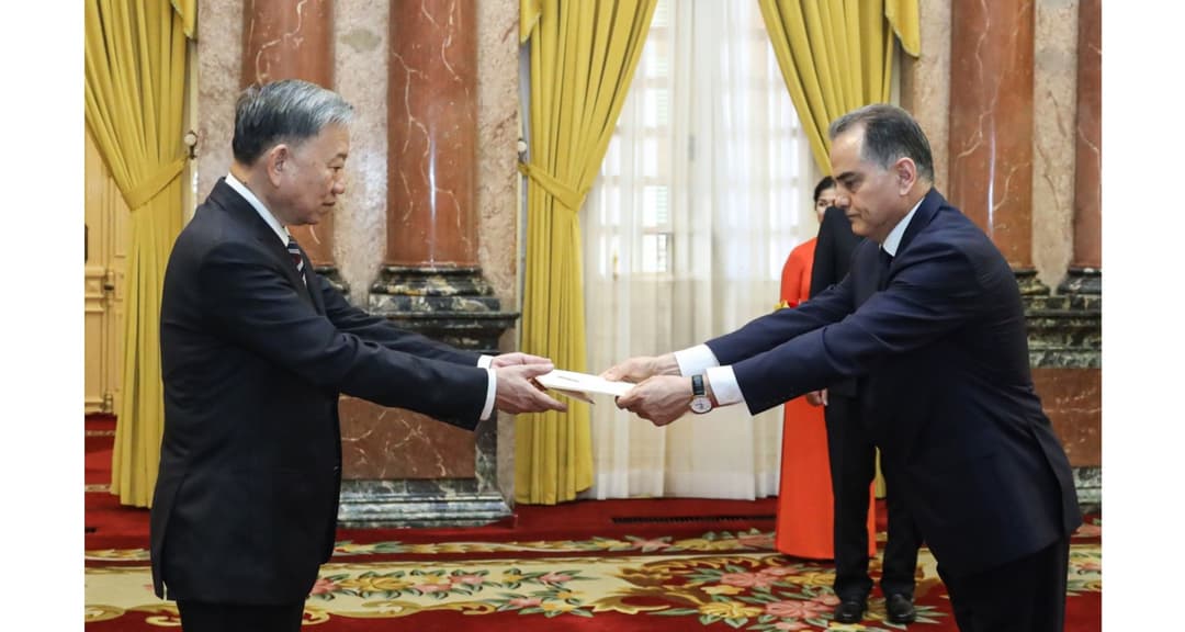 The Ambassador of Turkmenistan presented his credentials to the new President of Vietnam