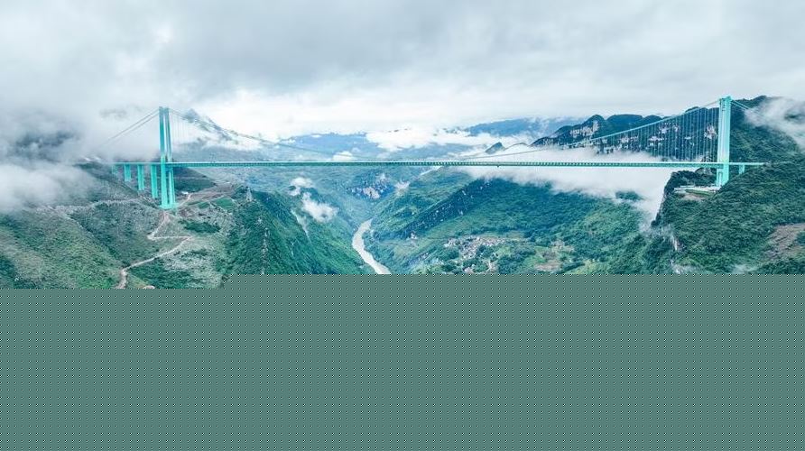 Çin’in Guizhou eyaletinde dünyanın en yüksek köprüsü açıldı