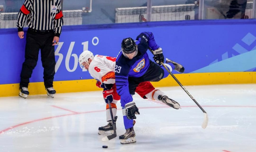 Hong Kong hockey players defeated the Macau team with a score of 26:1 at the 9th Asian Winter Games