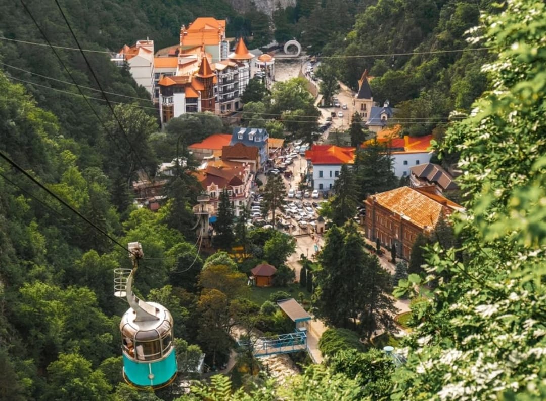 Döwletli Çynar syýahatçylyk kompaniýasyndan Boržomi we Batumi şäherlerine aýratyn syýahatlar