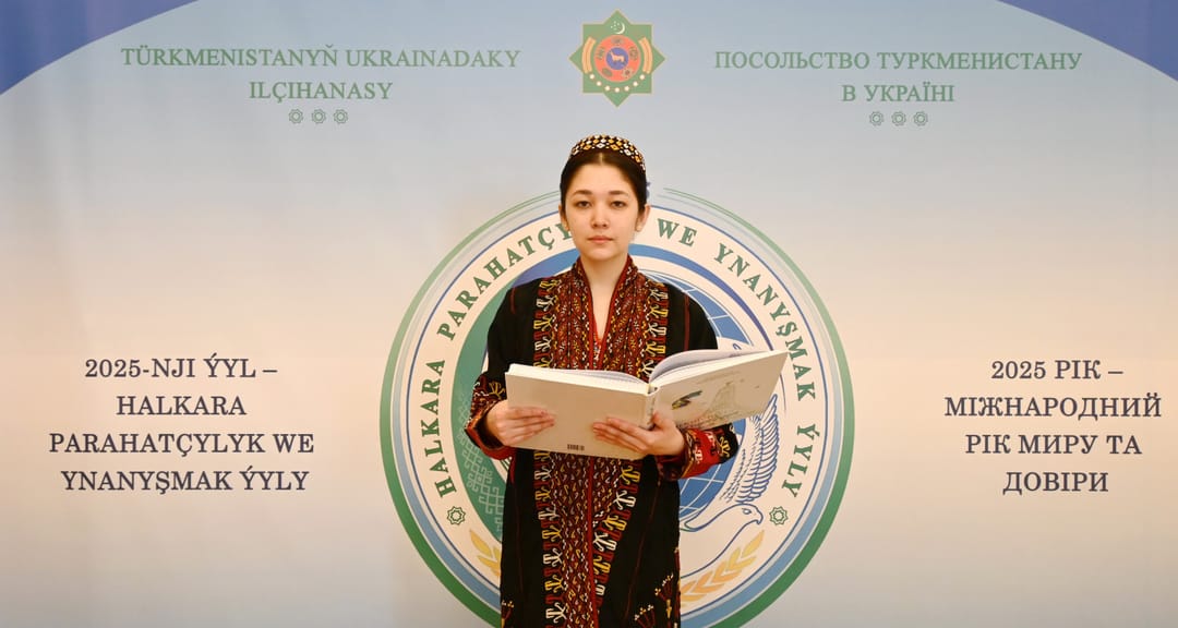 Türkmenistanyň Kiýewdäki ilçihanasy Bütindünýä şygryýet güni mynasybetli medeni çäre geçirdi