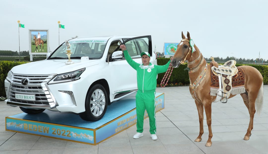 В Туркменистане выбрали самого красивого ахалтекинского скакуна 2022 года