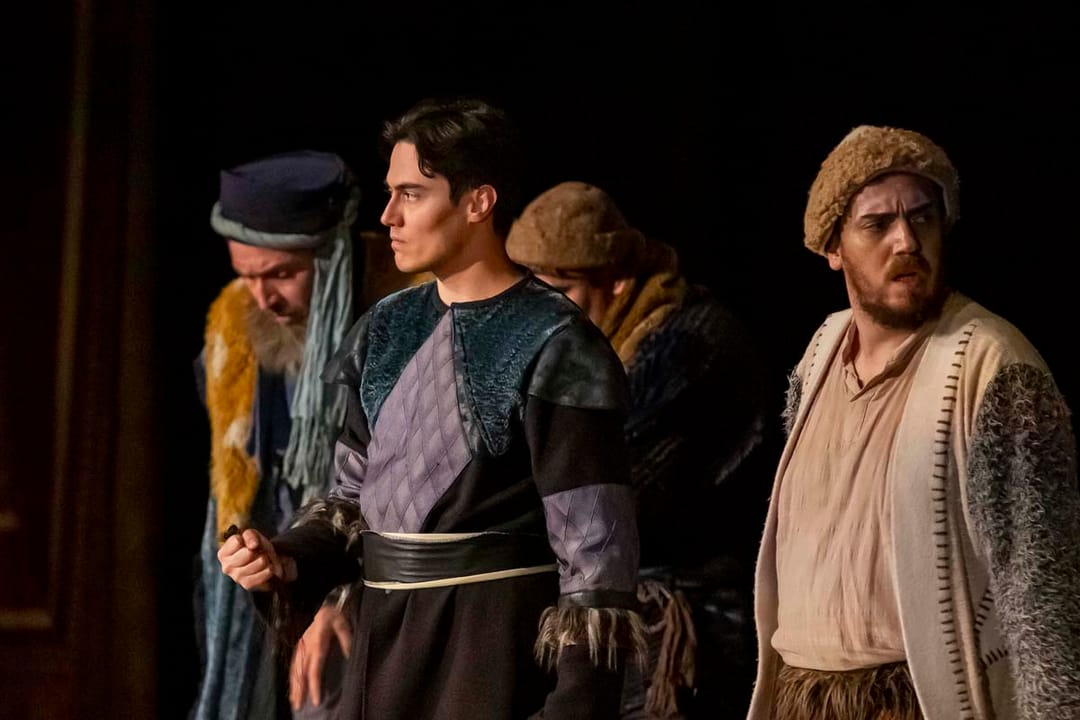 Sivas'tan bir tiyatro, Aşkabat sahnesinde Karacaoğlan’ı sergiledi