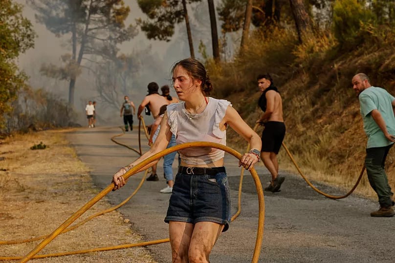 Ýewropanyň ýaşaýjylary ýangyndan halas bolmak üçin kömek soraýarlar