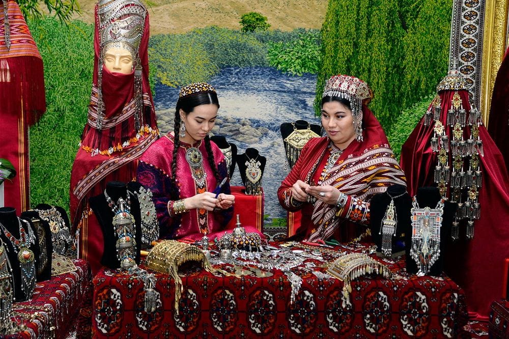 An exhibition of works of Turkmen arts and crafts was launched in Avaza