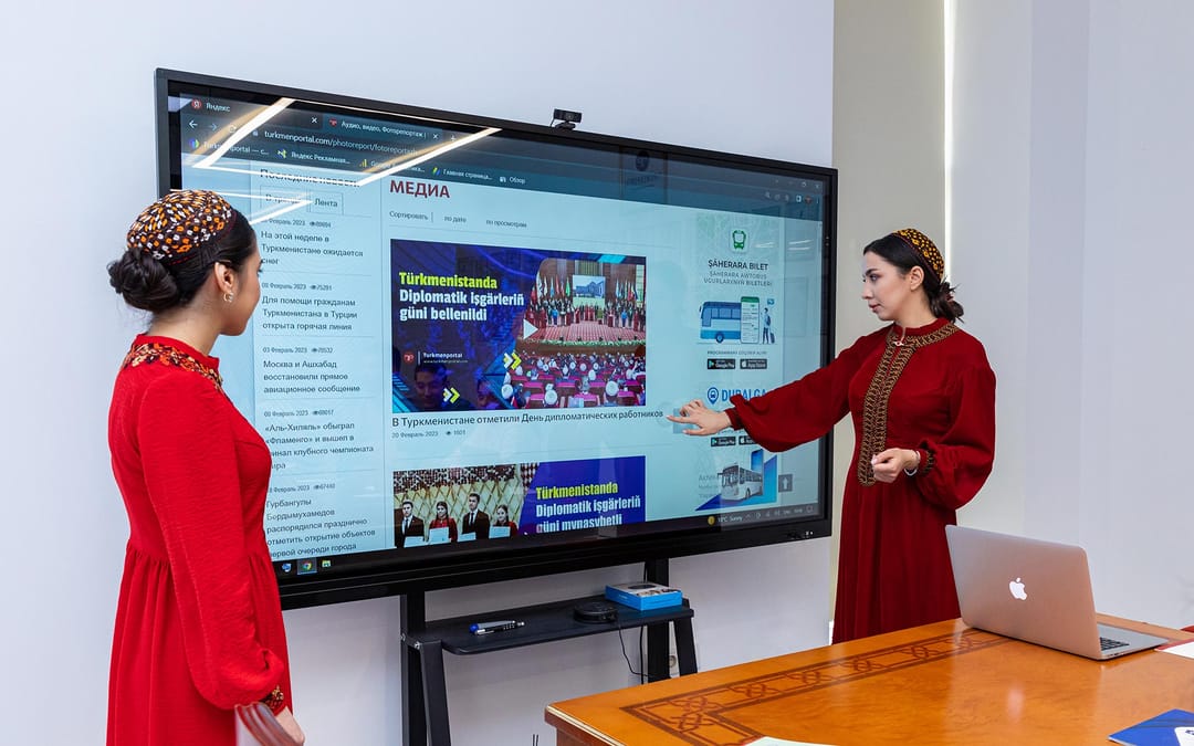 Future journalists of the IUHD completed internships at the editorial office of the information publication Turkmenportal