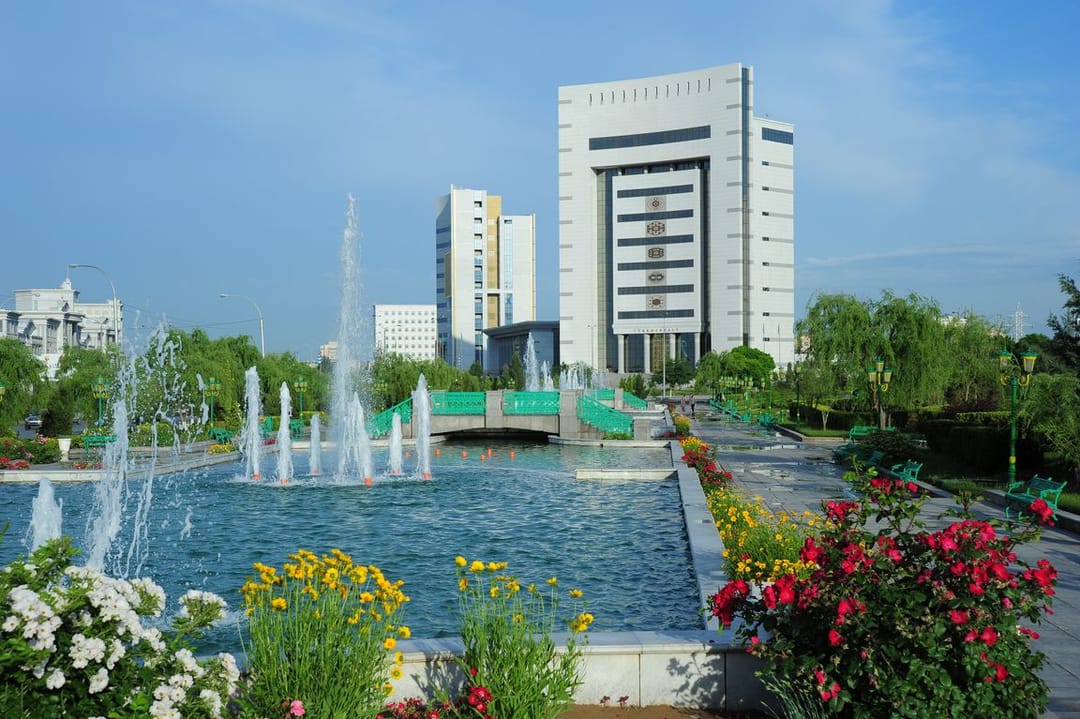 Türkmenistanda Ýaşlar baýragyna hödürlenilýänlerden resminamalaryň kabul edişligi başlandy