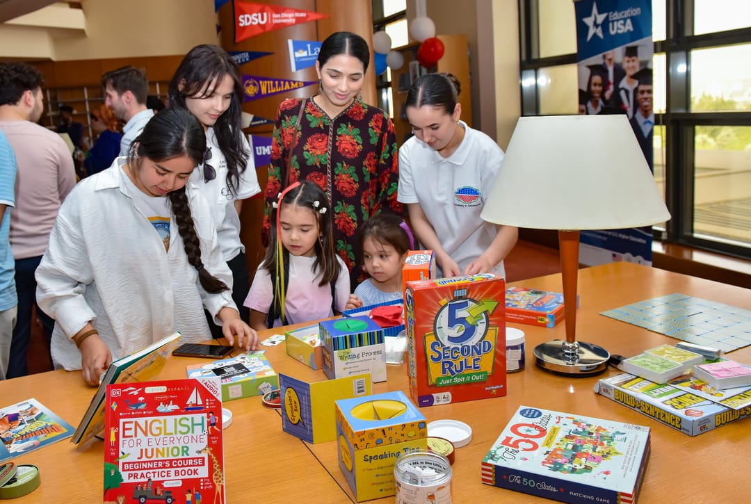 Aşgabatda ABŞ-nyň ilçihanasy bilen bilelikde kitap sergi-ýarmarkasy geçirildi