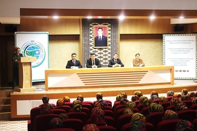 На западе Туркменистана обсудили совершенствование работы школьных библиотек