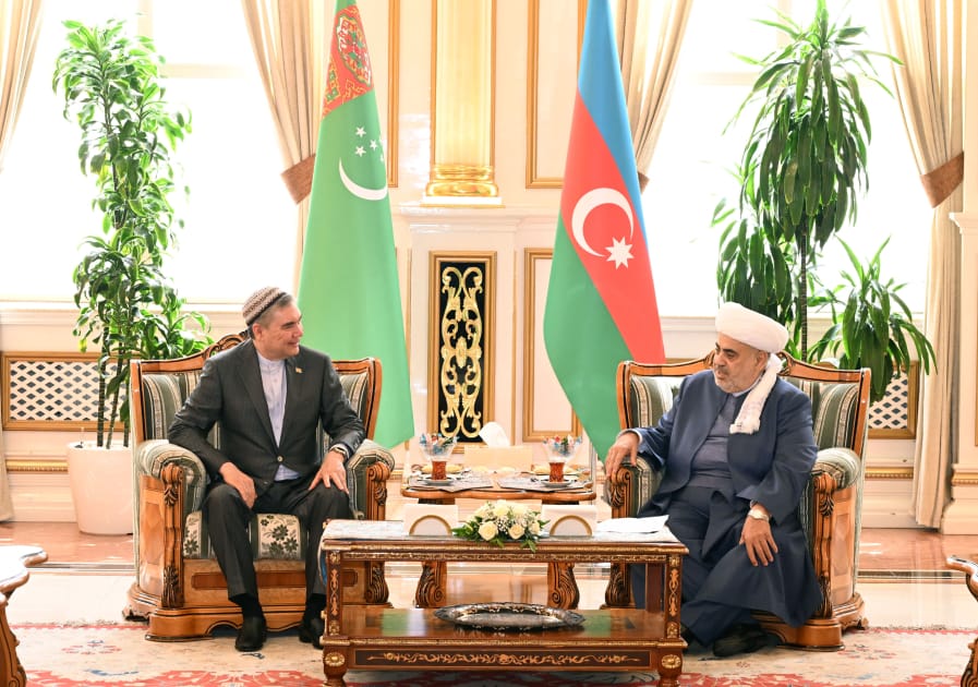 Gurbangulı Berdimuhamedov, Bakü'de Kafkas Müslümanları Dini İdaresi başkanı Allahşükür Paşazade ile buluştu