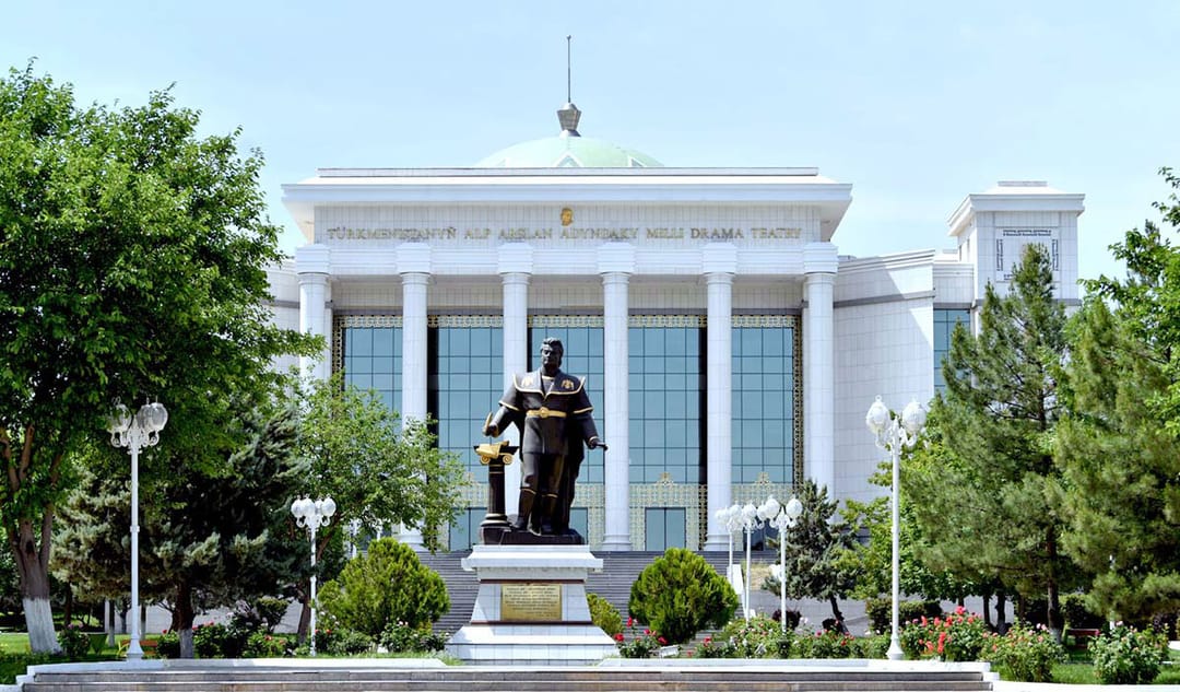 Театр Ашхабада готовит к показу новый спектакль по Чингизу Айтматову