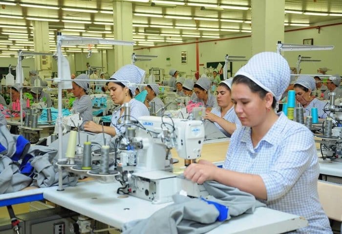 Bereket şäherindäki tikin fabriginde 12 million manatlykdan gowrak iş edildi 
