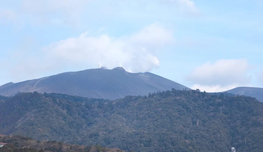 Ýaponiýada Simmoe ýanardagy ýedi ýyldan soňra atyldy