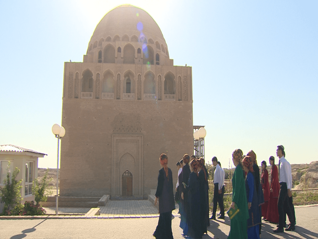 В честь 30-летия вступления Туркменистана в ЮНЕСКО организована экскурсия в Древний Мерв