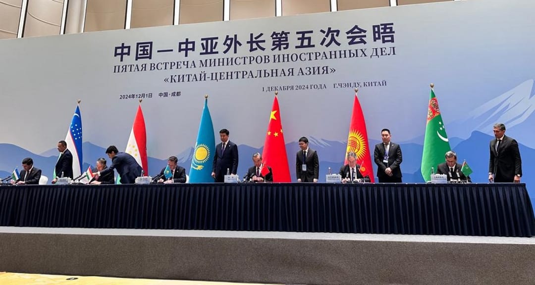 Çin, önümüzdeki üç yıl içinde Orta Asya ülkelerinden gelen öğrencilere 600 tane burs sağlayacak