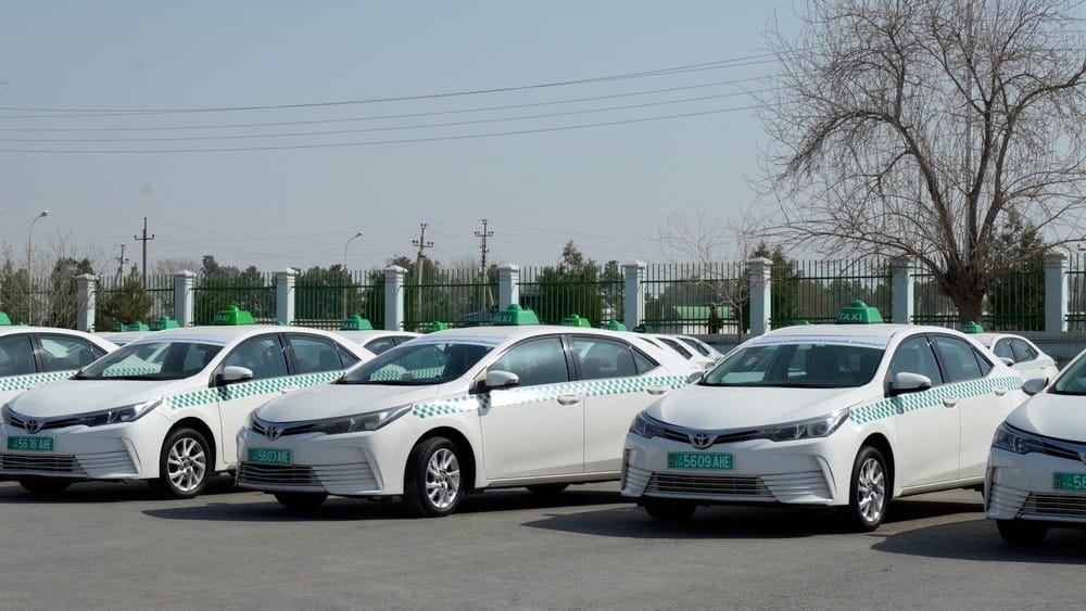 Ahal welaýatynda 1-nji martdan 50 sany täze «Toyota Corolla» taksileri ilata hyzmat edip başlar
