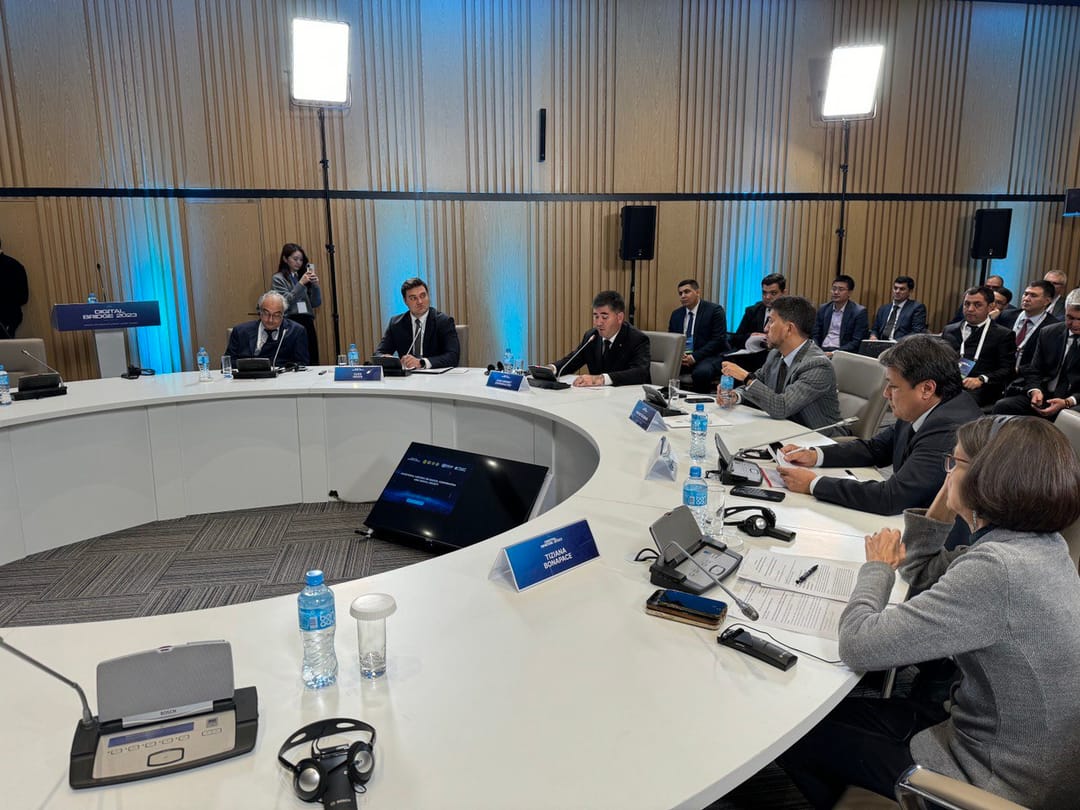 Türkmen wekiliýeti «Digital Bridge 2023» halkara forumynyň dowamynda gazak kompaniýalary bilen duşuşdy