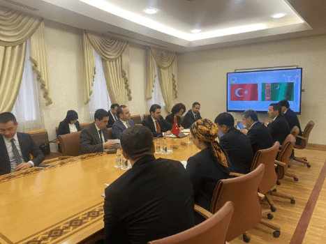 Türkmenistanyň bilim ministri YTB-niň başlygy Abdullah Eren bilen gepleşikleri geçirdi