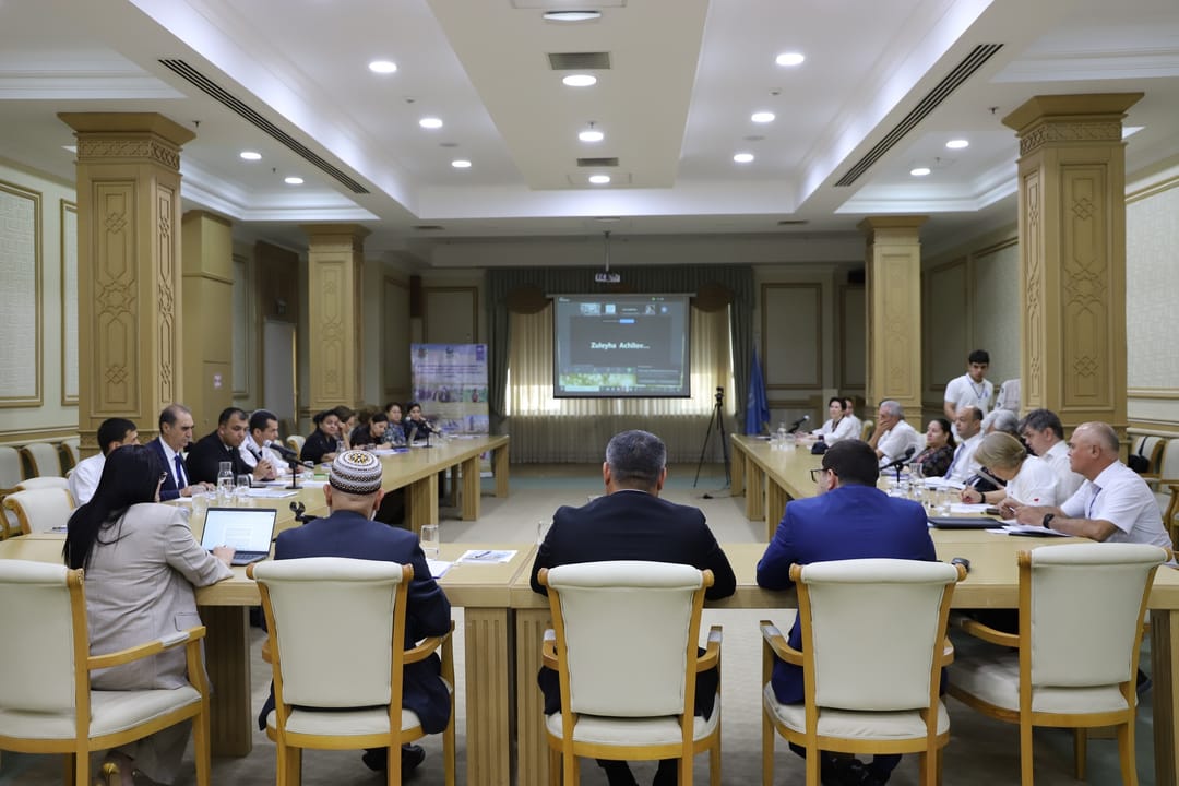 Aşgabatda Çölleşmä we gurakçylyga garşy göreşmegiň Bütindünýä güni mynasybetli tegelek stol maslahaty geçirildi