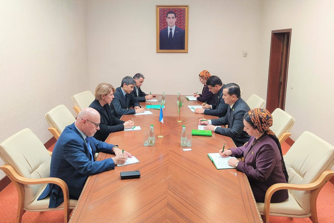 Fransız Senatosu heyetiyle Türkmenistan Meclisi’nde bir toplantı yapıldı