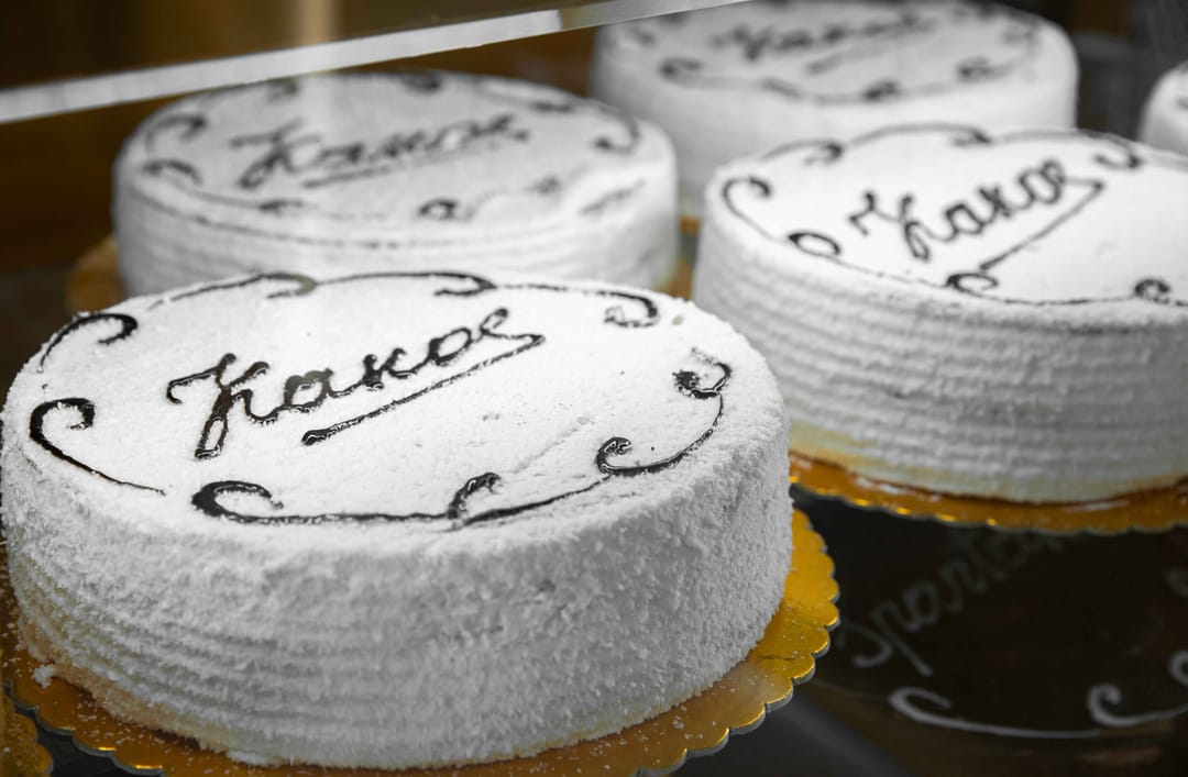 В Zyýat Hil "Медовик" на любой вкус — от классики до орехового и кокосового