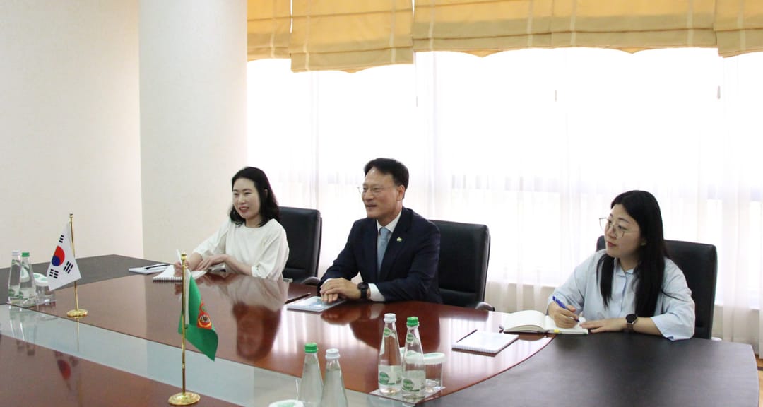 В МИД Туркменистана состоялась встреча с послом Республики Корея