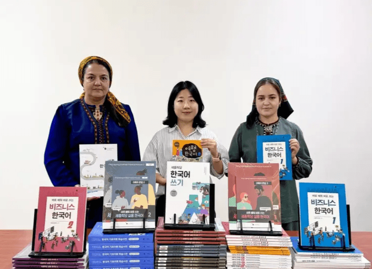60 textbooks for studying Korean language were transferred to Turkmen university