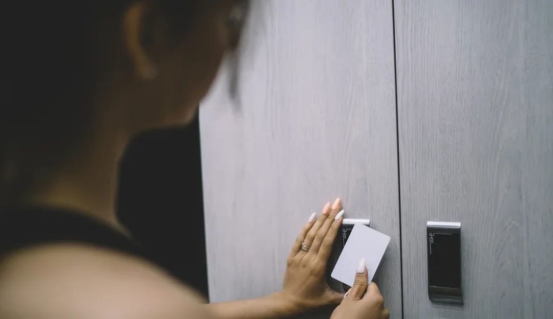 Hytaýly zenan başga bir maşgala satan öýünde ýedi ýyl gizlin ýaşady