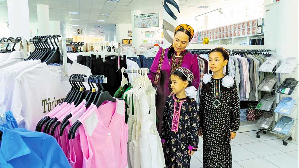 Balkan welaýatynda açylan mekdep bazarlarynda ilata göwnejaý hyzmat edilýär 