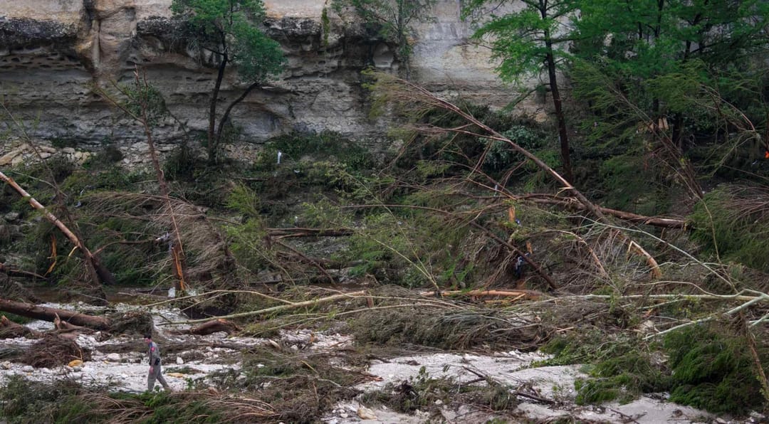 ABD'nin Texas eyaletinde yaşanan sel felaketinde hayatını kaybedenlerin sayısı 104'e yükseldi