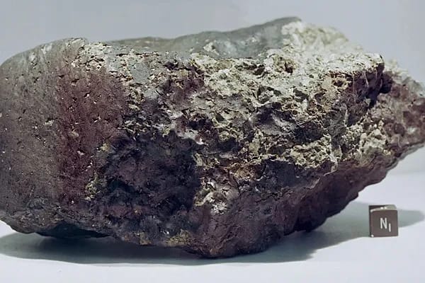 Taryhda iň gymmat asman daşynyň töwereginde gopgun turdy