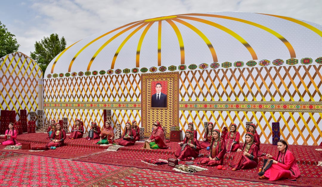 Halyçylaryň 10-syna «Türkmenistanyň at gazanan halyçysy» diýen hormatly at dakyldy