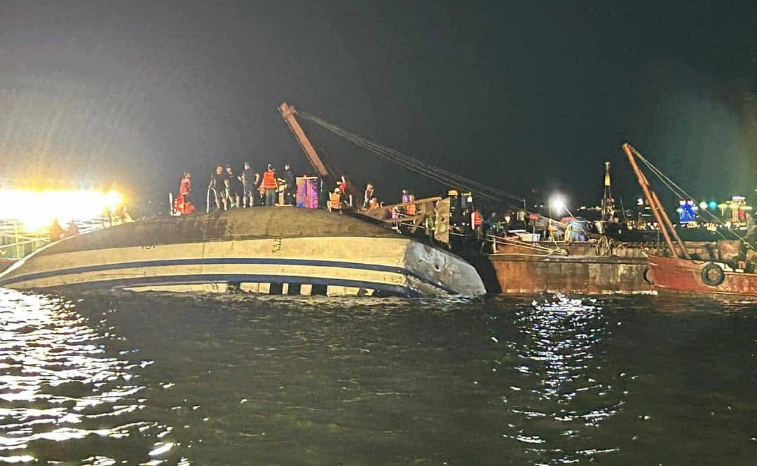 41 people died on a tourist boat in Vietnam during the crash
