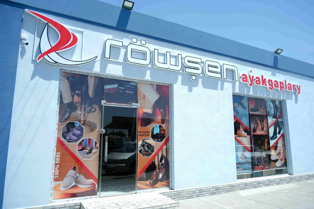 Ýolötende «Röwşen» kompaniýasynyň täze aýakgap dükany açyldy