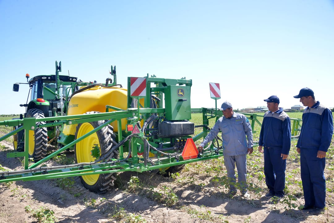 Oba hojalykçylara «John Deere» kompaniýasynyň pürküji tirkegleri gelip başlady