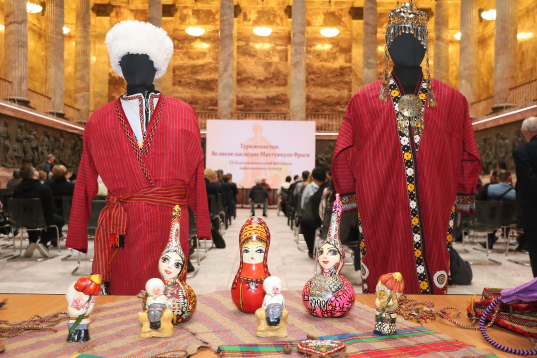 Turkmen national costumes will be donated to the Russian Ethnographic Museum