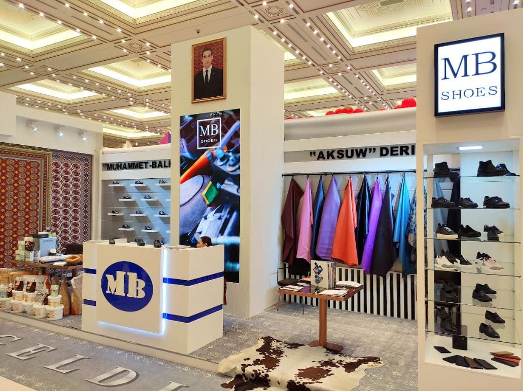 MB kompaniýasy Kids Expo 2025 sergisinde konditer önümlerini we çagalar aýakgaplaryny görkezişe çykardy