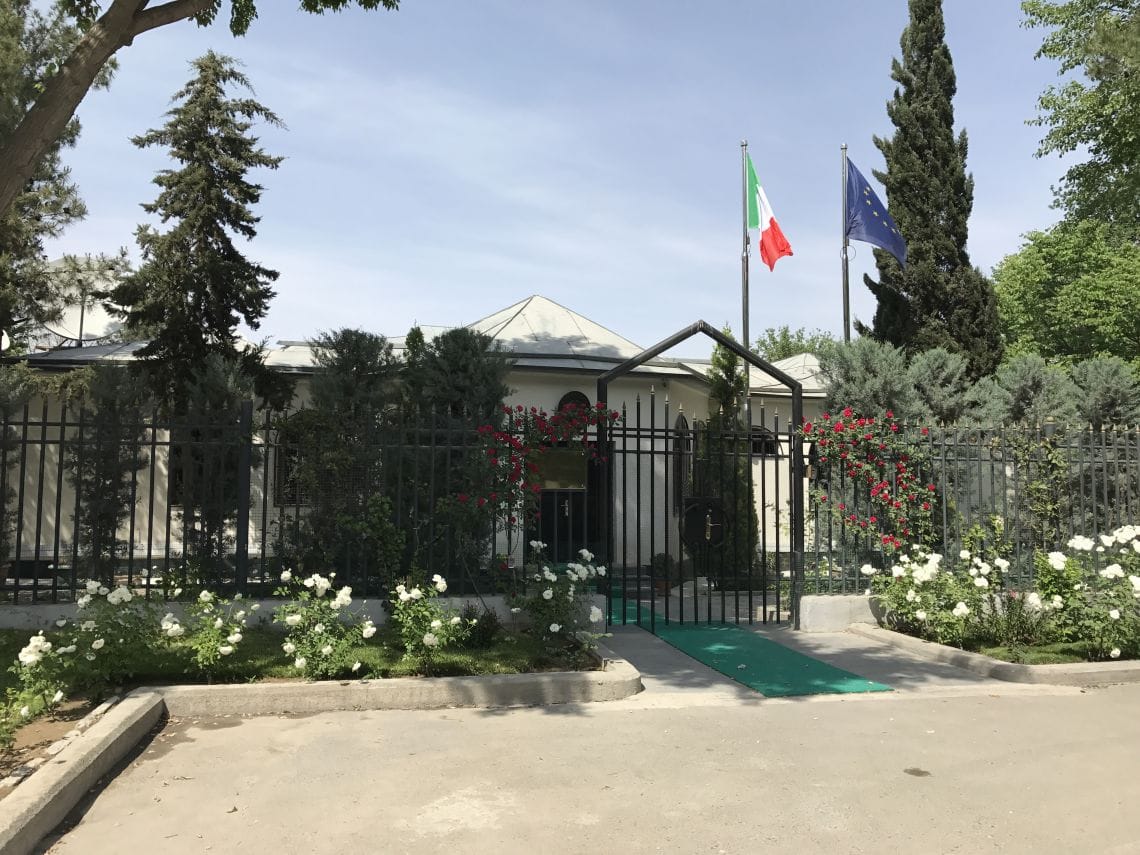 The Italian Embassy in Turkmenistan recommends that tourists do not apply for visas to intermediaries