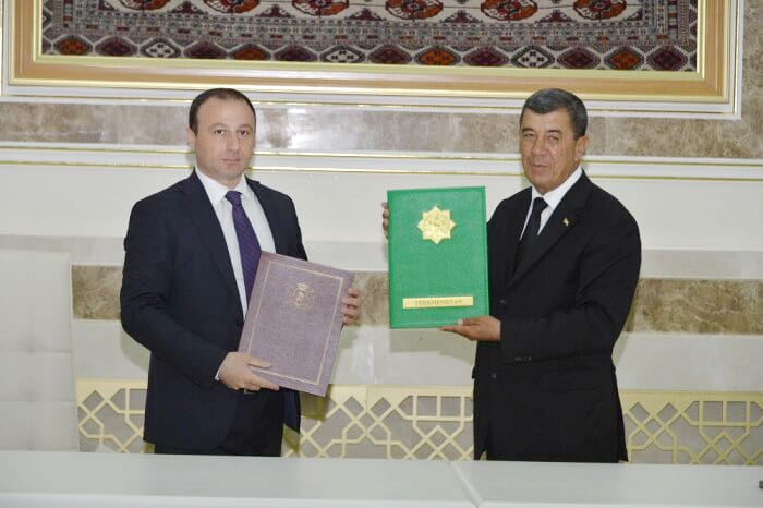 Города-побратимы Аркадаг и Телави намерены развивать обмены в сферах шелководства и виноделия