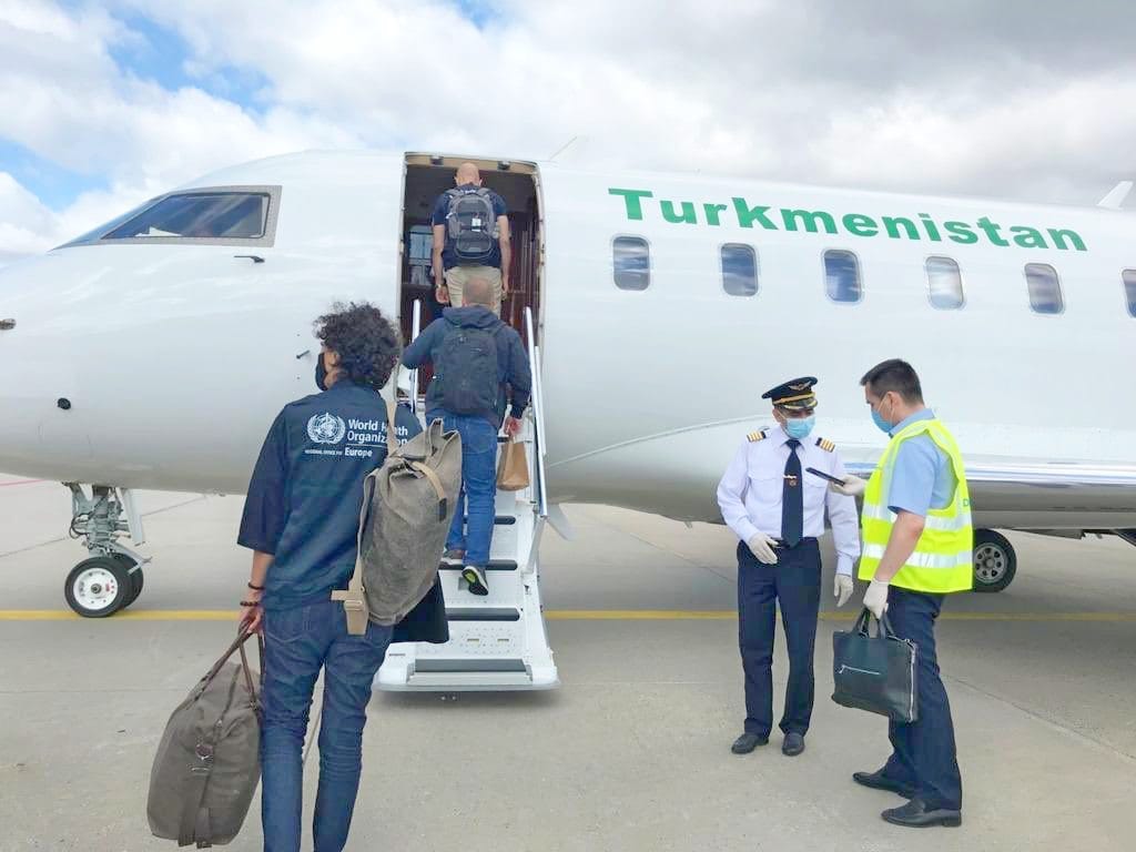 Миссия ВОЗ летит в Туркменистан самолетом «Туркменских авиалиний»