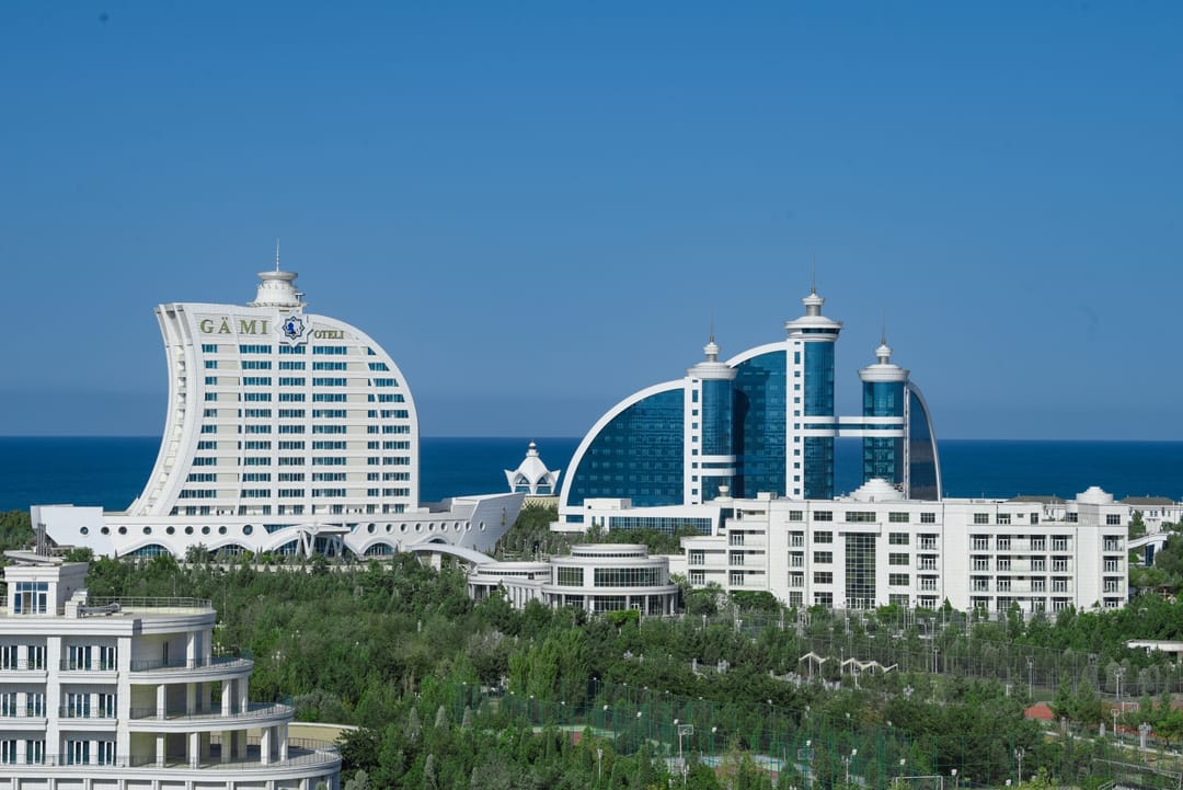 Туристическая зона "Аваза" приглашает провести последние дни лета на Каспийском побережье