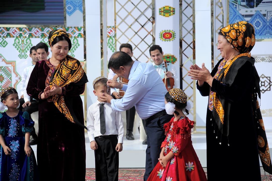 В Бюзмейинском этрапе Ашхабада сдали в эксплуатацию 15 четырёхэтажных домов