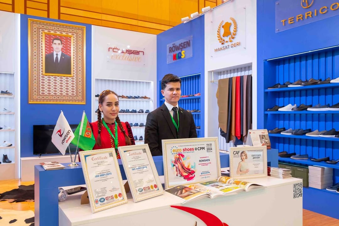 «Röwşen aýakgaplary» TSTB-niň sergisinde önümlerini tanyşdyrýar