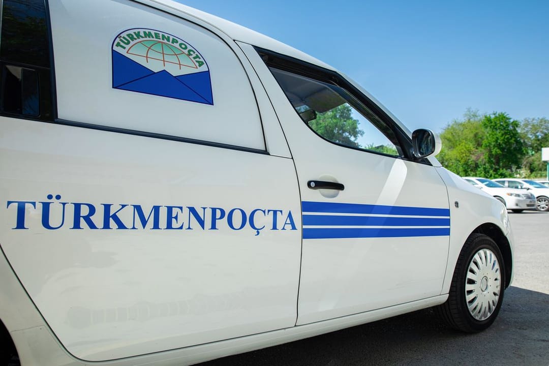 Курьерская доставка «от двери до двери» от «Туркменпочты»: плюсы и особенности