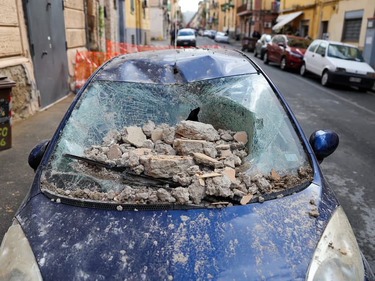 Неаполь пережил сильнейшее за 40 лет землетрясение