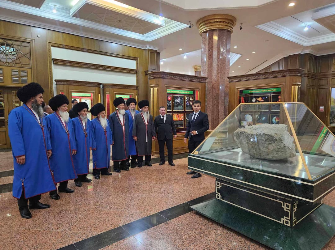 Делегаты Халк Maслахаты посетили Государственный музей Туркменистана