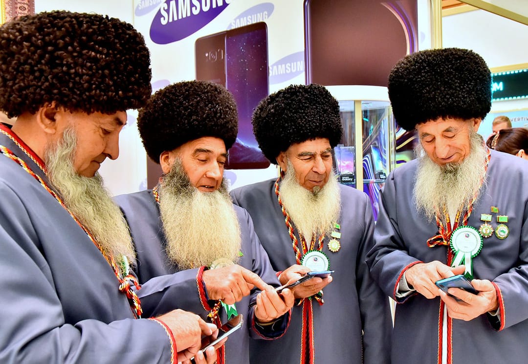 "Altyn asyr" öýjükli aragatnaşyk ulgamyny ösdürmek üçin daşary ýurtlaryň kompaniýalary bilen şertnama baglaşmaga ygtyýar berildi