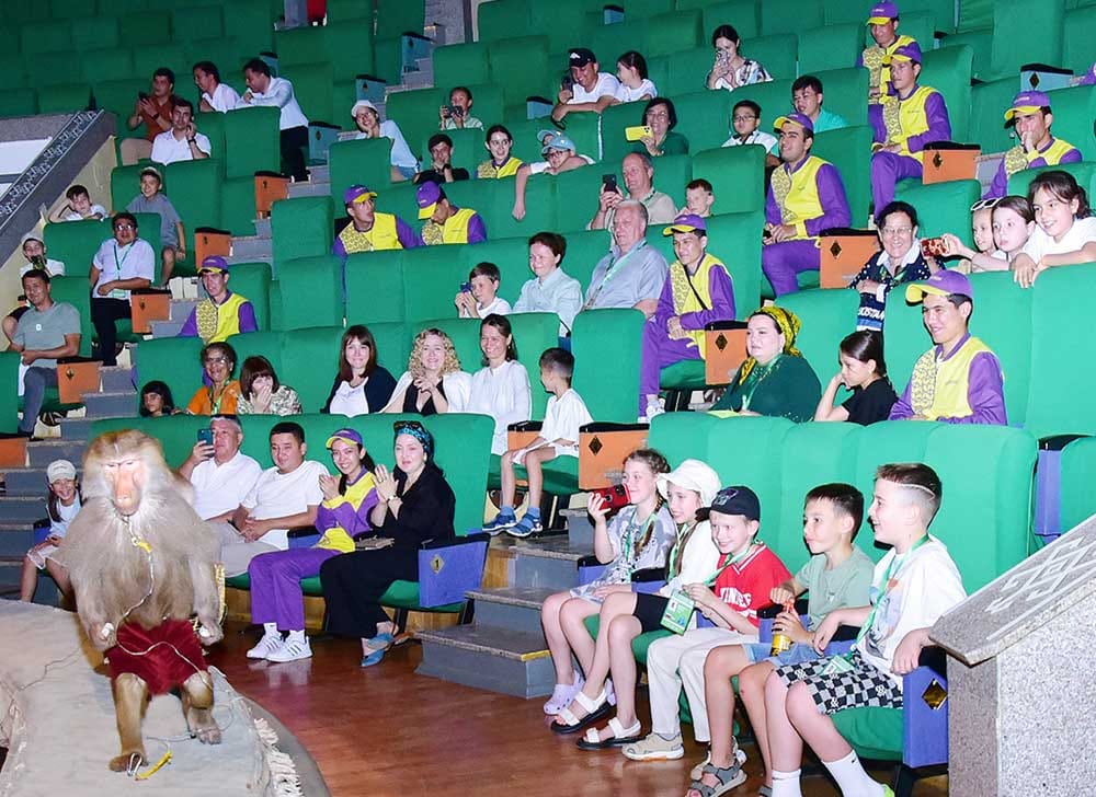 Halkara ýaryşa gatnaşyjylar üçin Aşgabat şäheri boýunça gezelençler guraldy