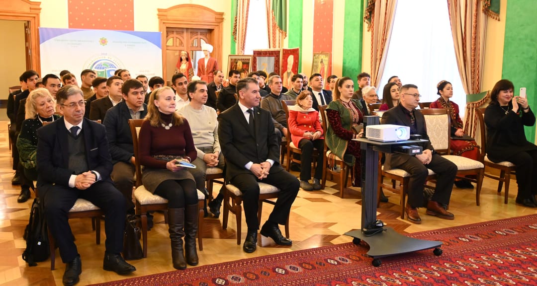 Türkmenistanyň Kiýewdäki ilçihanasynda dabaraly çäreler geçirildi
